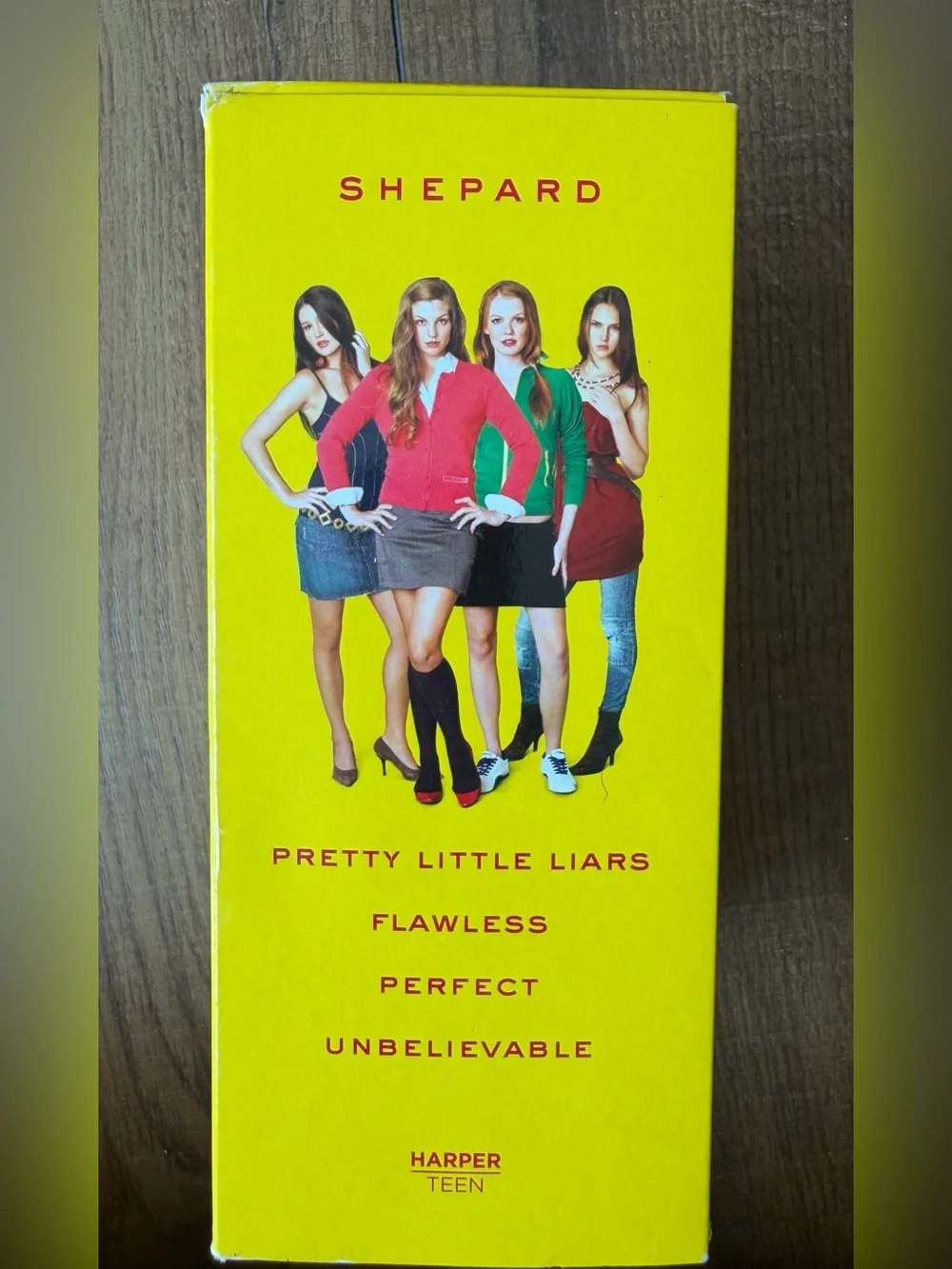 Pretty Little Liars Paperback Book Set of 4 Sara Shepard Teen Novel With Case